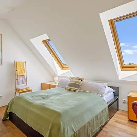 360° View Loft 2-2